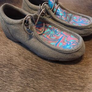 Roper Gray Shoes with Pink and Blue Design